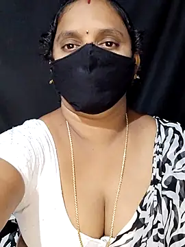 Snapshot of vintage-vibs chatting on 10/01/25, 06:14 vintage-vibs online show from 10/01/25, 06:14