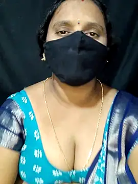 Snapshot of vintage-vibs chatting on 10/05/25, 06:12 vintage-vibs online show from 10/05/25, 06:12