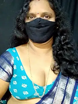 Snapshot of vintage-vibs chatting on 10/05/25, 06:17 vintage-vibs online show from 10/05/25, 06:17