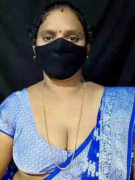 Snapshot of vintage-vibs chatting on 10/08/25, 05:43 vintage-vibs online show from 10/08/25, 05:43