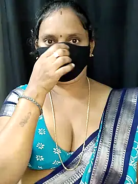 Snapshot of vintage-vibs chatting on 10/13/25, 06:08 vintage-vibs online show from 10/13/25, 06:08