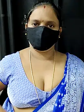 Snapshot of vintage-vibs chatting on 10/15/25, 05:46 vintage-vibs online show from 10/15/25, 05:46