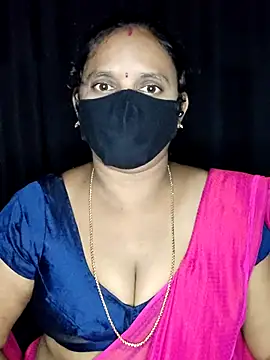 Snapshot of vintage-vibs chatting on 10/19/25, 06:08 vintage-vibs online show from 10/19/25, 06:08