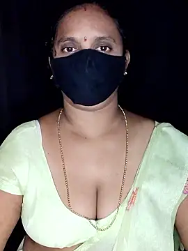 Snapshot of vintage-vibs chatting on 10/22/25, 05:41 vintage-vibs online show from 10/22/25, 05:41