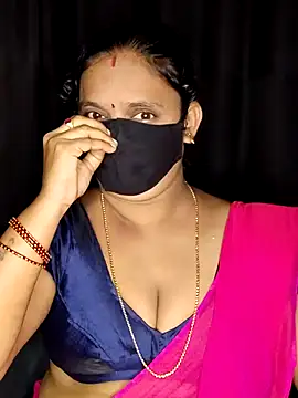 Snapshot of vintage-vibs chatting on 10/29/25, 05:25 vintage-vibs online show from 10/29/25, 05:25