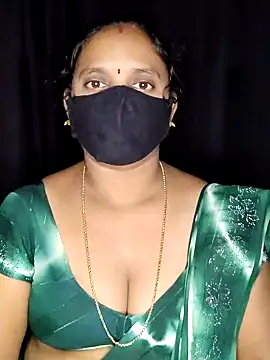 Snapshot of vintage-vibs chatting on 10/30/25, 05:35 vintage-vibs online show from 10/30/25, 05:35