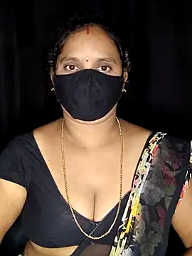 Snapshot of vintage-vibs chatting on 10/31/25, 05:58 vintage-vibs online show from 10/31/25, 05:58