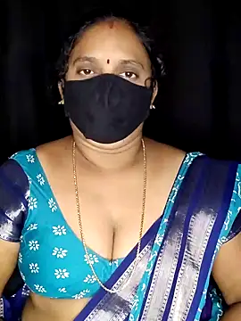 Snapshot of vintage-vibs chatting on 11/05/25, 05:35 vintage-vibs online show from 11/05/25, 05:35