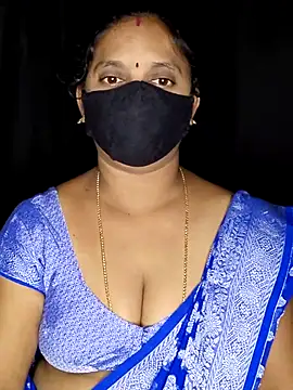 Snapshot of vintage-vibs chatting on 11/08/25, 05:45 vintage-vibs online show from 11/08/25, 05:45