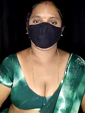 Snapshot of vintage-vibs chatting on 11/10/25, 05:34 vintage-vibs online show from 11/10/25, 05:34