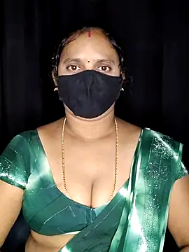 Snapshot of vintage-vibs chatting on 11/16/25, 05:51 vintage-vibs online show from 11/16/25, 05:51