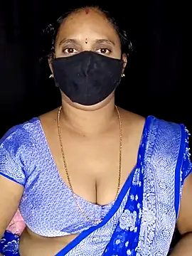 Snapshot of vintage-vibs chatting on 11/17/25, 05:57 vintage-vibs online show from 11/17/25, 05:57