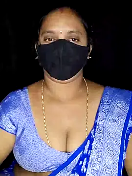 Snapshot of vintage-vibs chatting on 11/17/25, 06:14 vintage-vibs online show from 11/17/25, 06:14