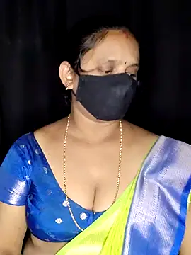 Snapshot of vintage-vibs chatting on 11/19/25, 05:46 vintage-vibs online show from 11/19/25, 05:46