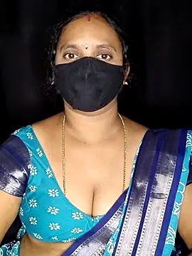 Snapshot of vintage-vibs chatting on 11/20/25, 05:45 vintage-vibs online show from 11/20/25, 05:45