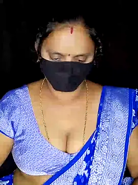 Snapshot of vintage-vibs chatting on 11/23/25, 05:46 vintage-vibs online show from 11/23/25, 05:46