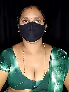 Snapshot of vintage-vibs chatting on 11/25/25, 05:57 vintage-vibs online show from 11/25/25, 05:57