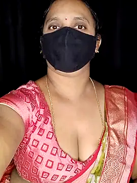 Snapshot of vintage-vibs chatting on 11/26/25, 03:24 vintage-vibs online show from 11/26/25, 03:24