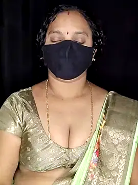 Snapshot of vintage-vibs chatting on 11/28/25, 04:04 vintage-vibs online show from 11/28/25, 04:04