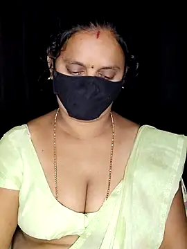 Snapshot of vintage-vibs chatting on 11/30/25, 08:46 vintage-vibs online show from 11/30/25, 08:46