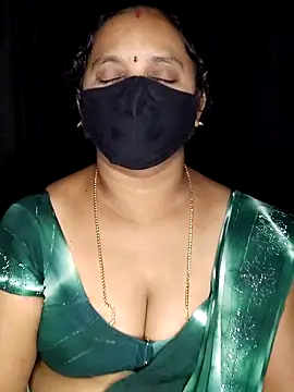 Snapshot of vintage-vibs chatting on 12/02/25, 07:31 vintage-vibs online show from 12/02/25, 07:31