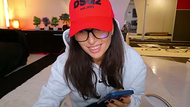 Snapshot of MissSmiley26 chatting on 11/18/25, 01:04 MissSmiley26 online show from 11/18/25, 01:04