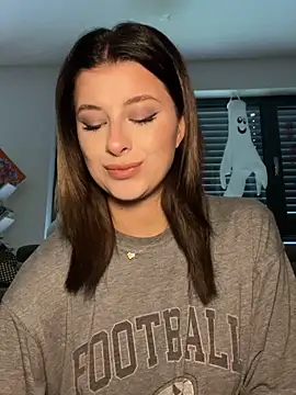 Mia-Minou online show from 10/10/25, 09:41