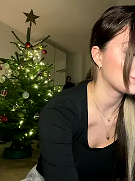 Mia-Minou online show from 11/29/25, 03:15