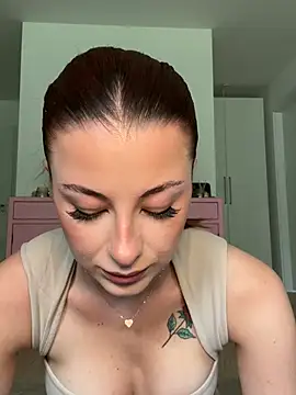Mia-Minou online show from 07/04/26, 08:42
