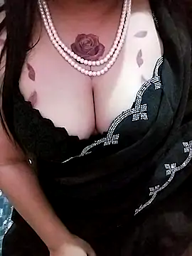 Snapshot of SHUBHI880 chatting on 09/21/25, 10:28 SHUBHI880 online show from 09/21/25, 10:28