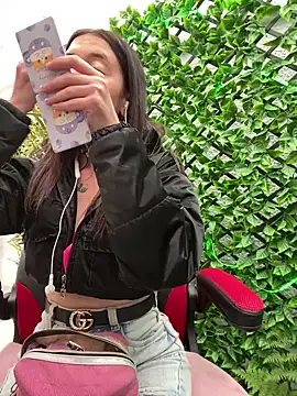 Isabella 21x online show from 12/21/24, 12:38