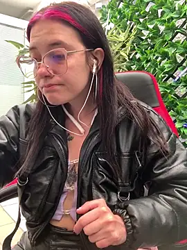 Isabella 21x online show from 12/30/24, 12:31