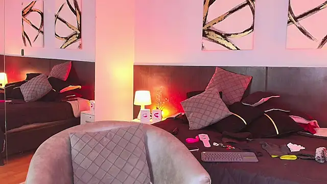 MartinaCaycedo online show from 01/28/25, 12:00