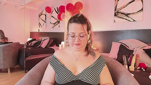 MartinaCaycedo online show from 02/15/25, 12:54
