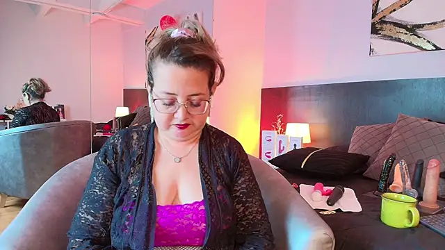 MartinaCaycedo online show from 02/25/25, 12:55