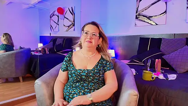 MartinaCaycedo online show from 03/05/25, 10:33