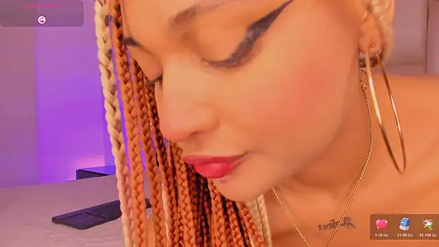 Snapshot of _CurlyGirl_ chatting on 11/27/25, 07:49 CurlyGirl online show from 11/27/25, 07:49