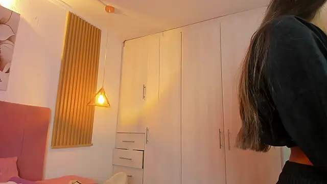 mia nevaeh online show from 09/13/25, 09:14