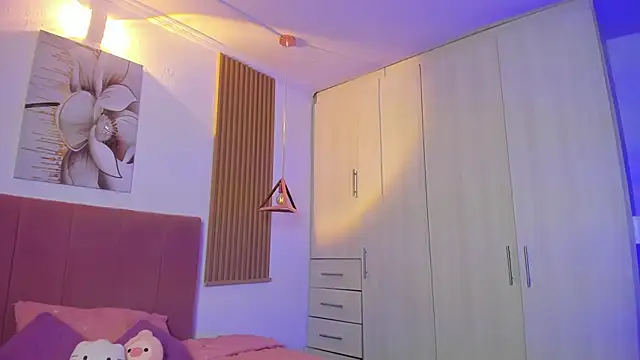 mia nevaeh online show from 09/14/25, 09:03