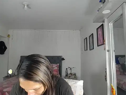 Snapshot of Corina_hot chatting on 10/04/25, 08:51 Corina hot online show from 10/04/25, 08:51