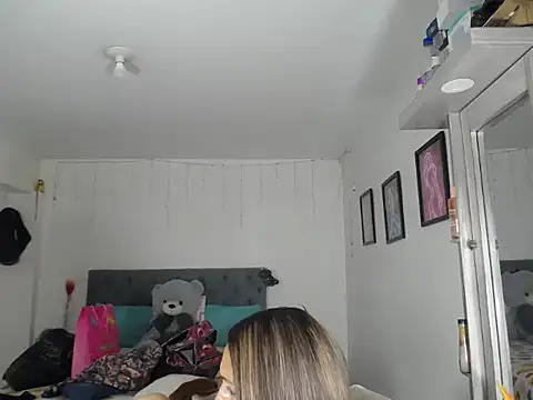 Snapshot of Corina_hot chatting on 10/11/25, 04:38 Corina hot online show from 10/11/25, 04:38