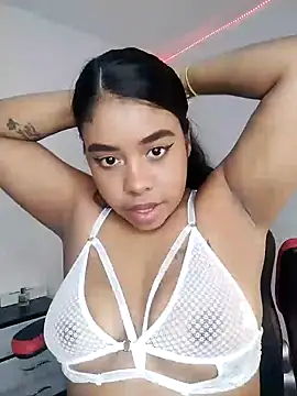 Snapshot of Fanny_Klean chatting on 02/14/25, 01:40 Fanny Klean online show from 02/14/25, 01:40