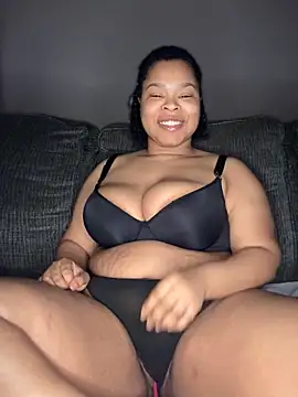 MissAriisback online show from 11/21/25, 12:37