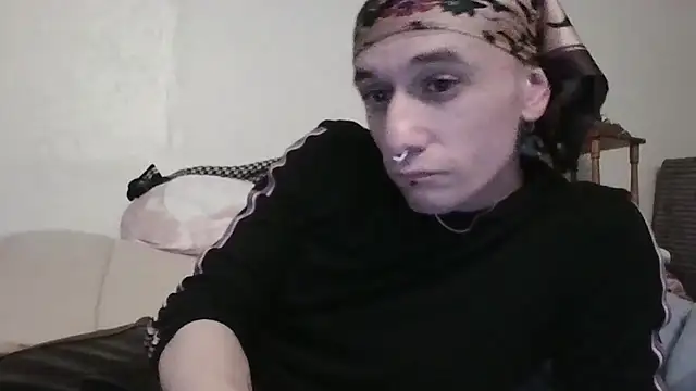 Snapshot of gabelove369 chatting on 04/18/26, 01:37 gabelove369 online show from 04/18/26, 01:37