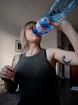 Snapshot of MySweetcum69 chatting on 11/30/25, 01:15 MySweetcum69 online show from 11/30/25, 01:15