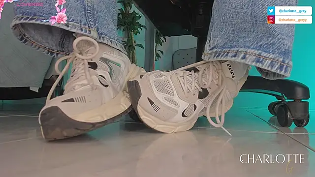 charlotte  grey online show from 10/29/25, 08:21