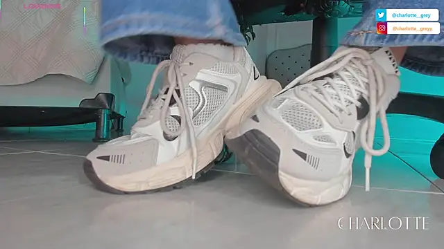 charlotte  grey online show from 11/01/25, 07:49