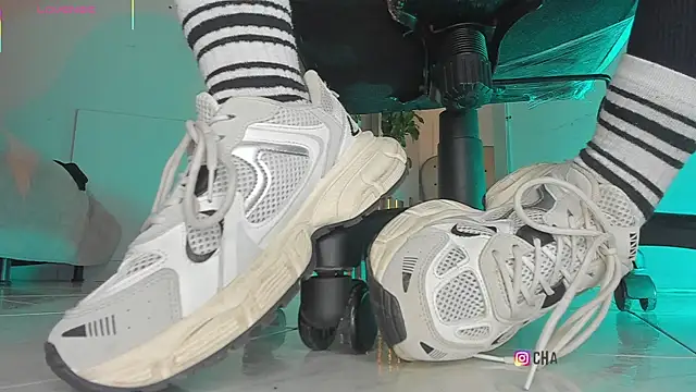 charlotte  grey online show from 11/18/25, 08:24