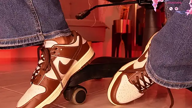 charlotte  grey online show from 07/17/26, 07:41