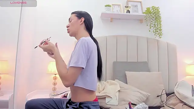 Mia thompson 19 online show from 09/18/25, 08:11